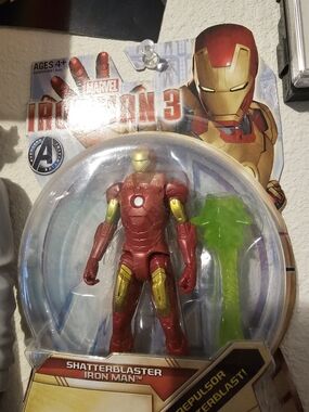 Marvel Iron Man 3 Shatterblaster Action Figure - Red & Gold